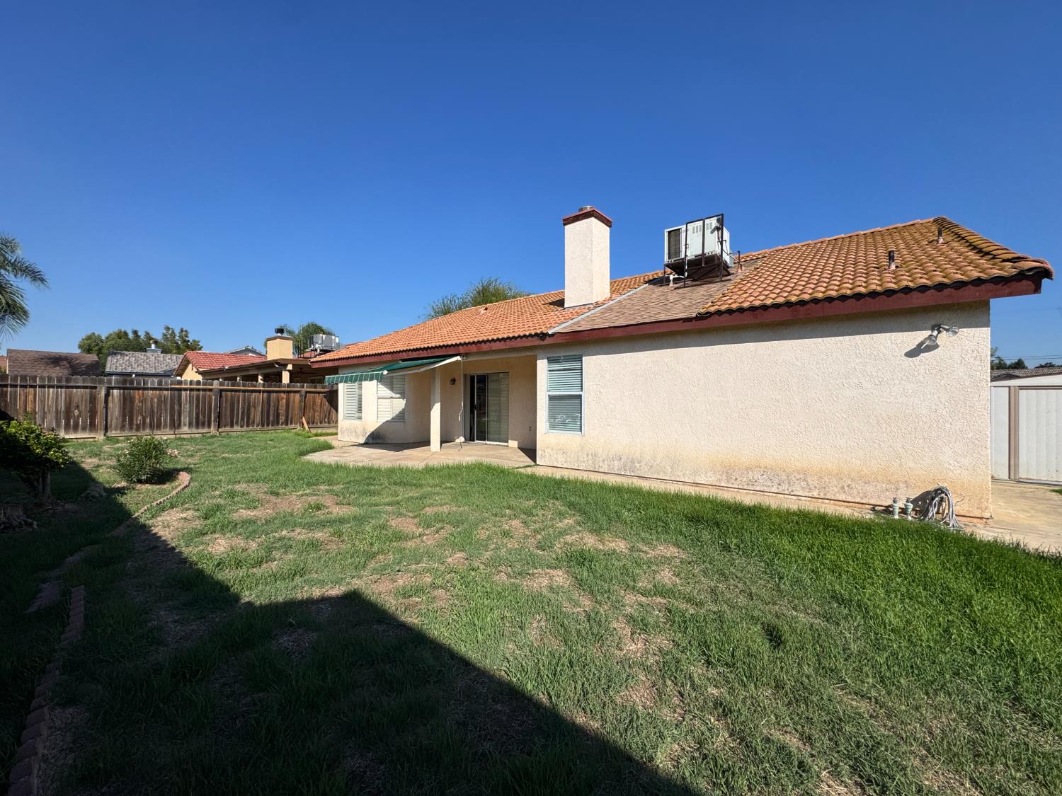 285 Claremont Ave, Sanger, CA 93657