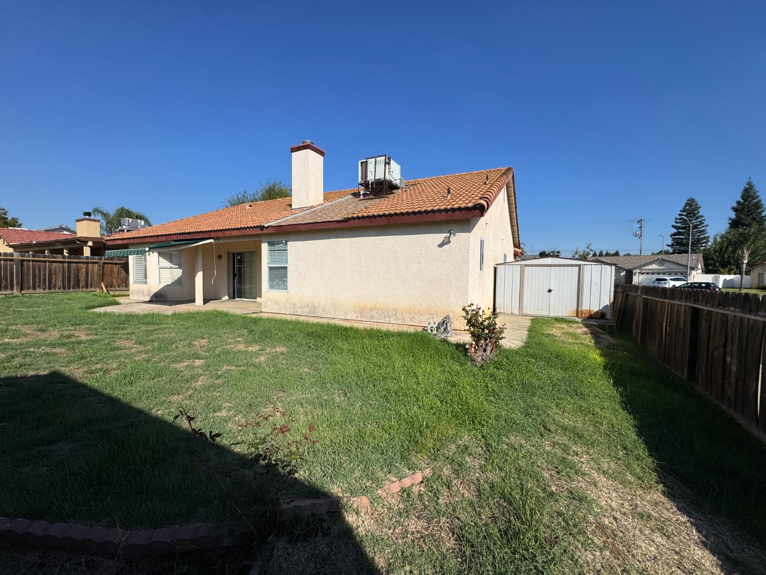 285 Claremont Ave, Sanger, CA 93657