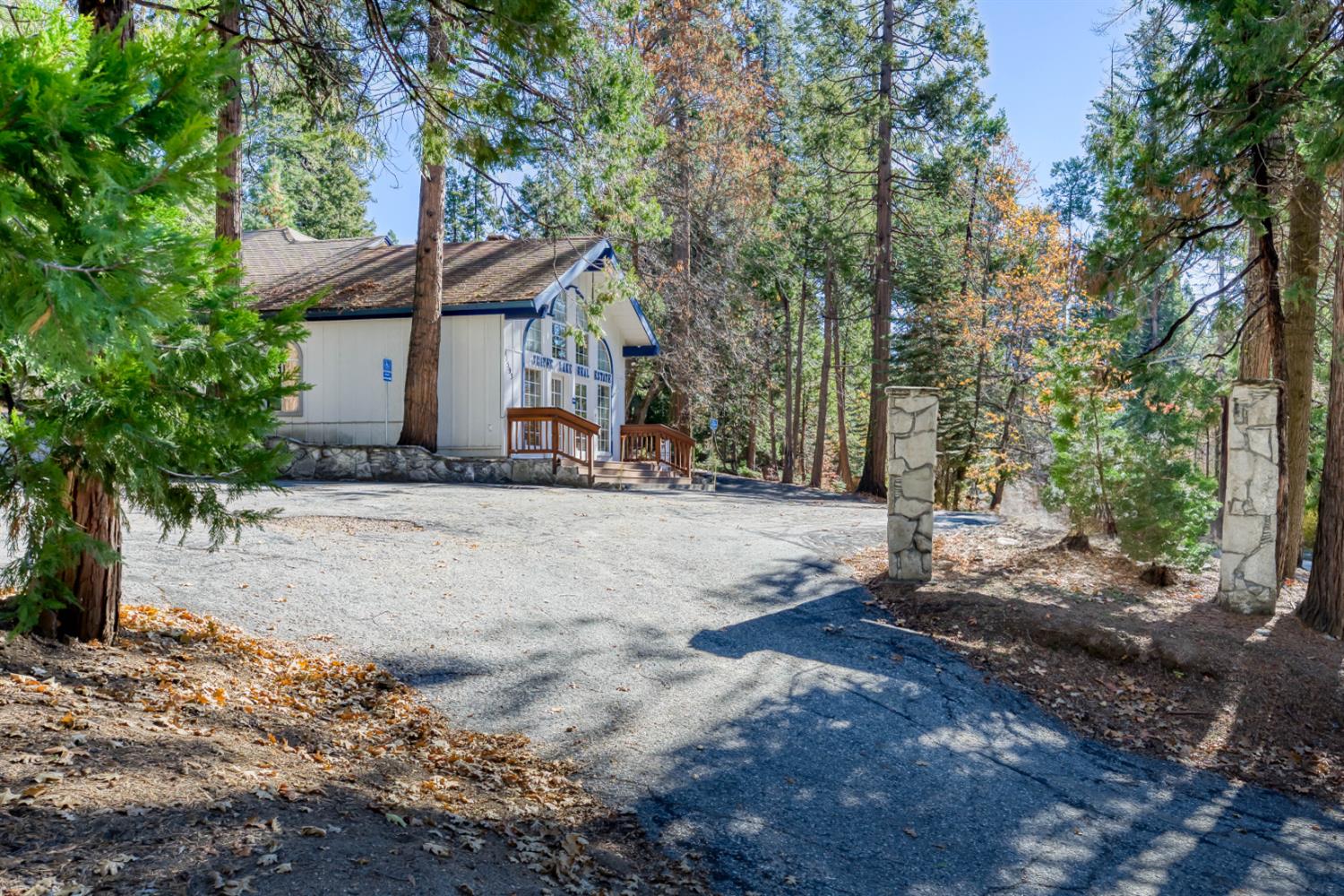 41593 Tollhouse Rd, Shaver Lake, CA 93664