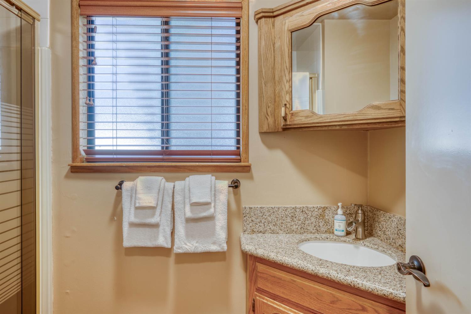 41593 Tollhouse Rd, Shaver Lake, CA 93664