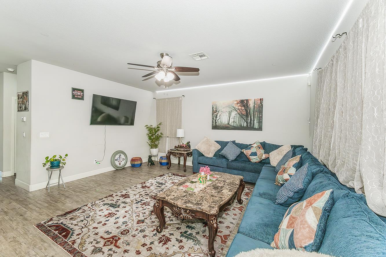 1142 S Pearwood Ave, Fresno, CA 93727