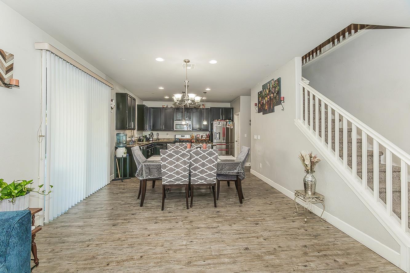 1142 S Pearwood Ave, Fresno, CA 93727