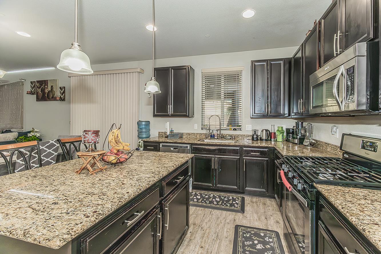 1142 S Pearwood Ave, Fresno, CA 93727