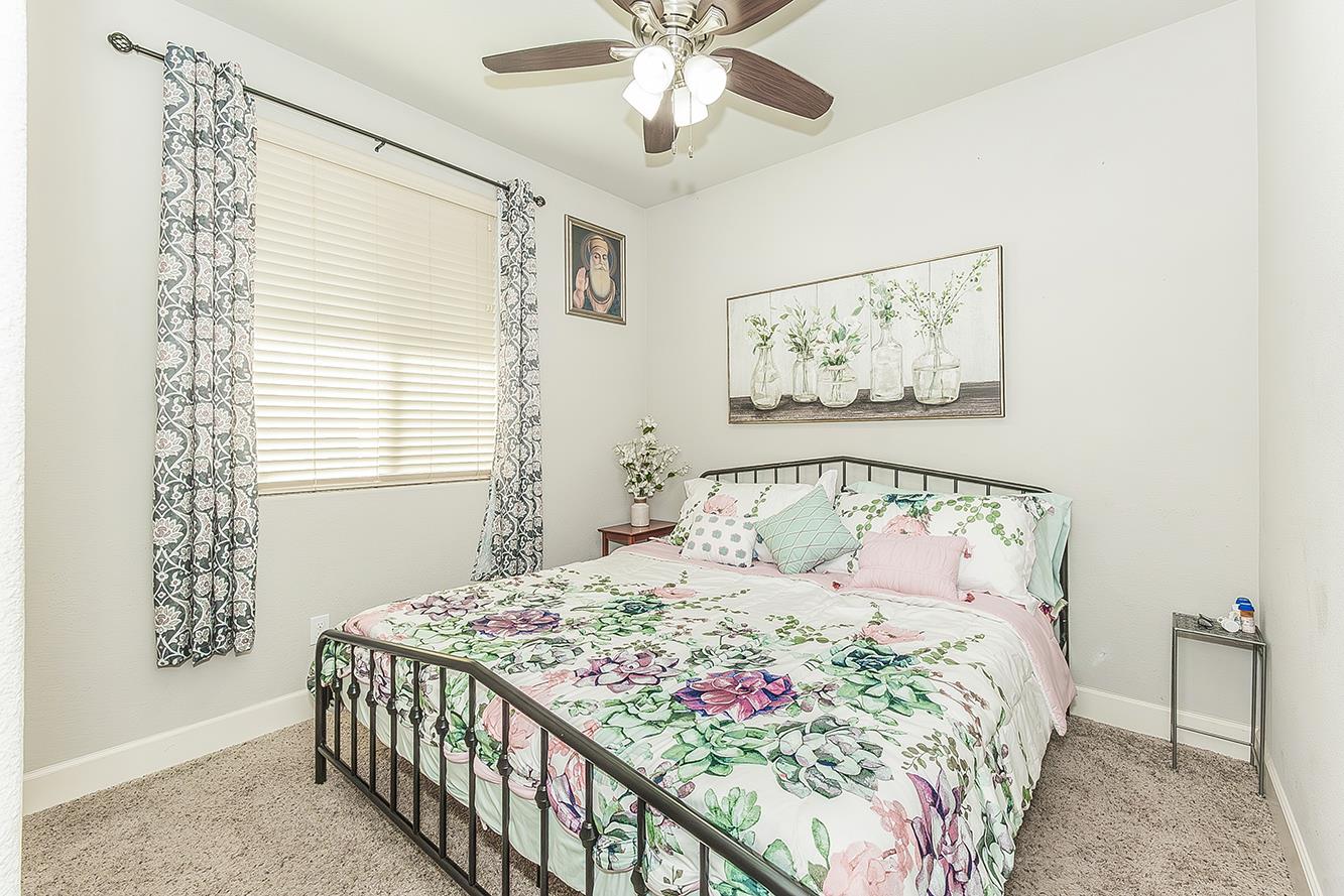 1142 S Pearwood Ave, Fresno, CA 93727