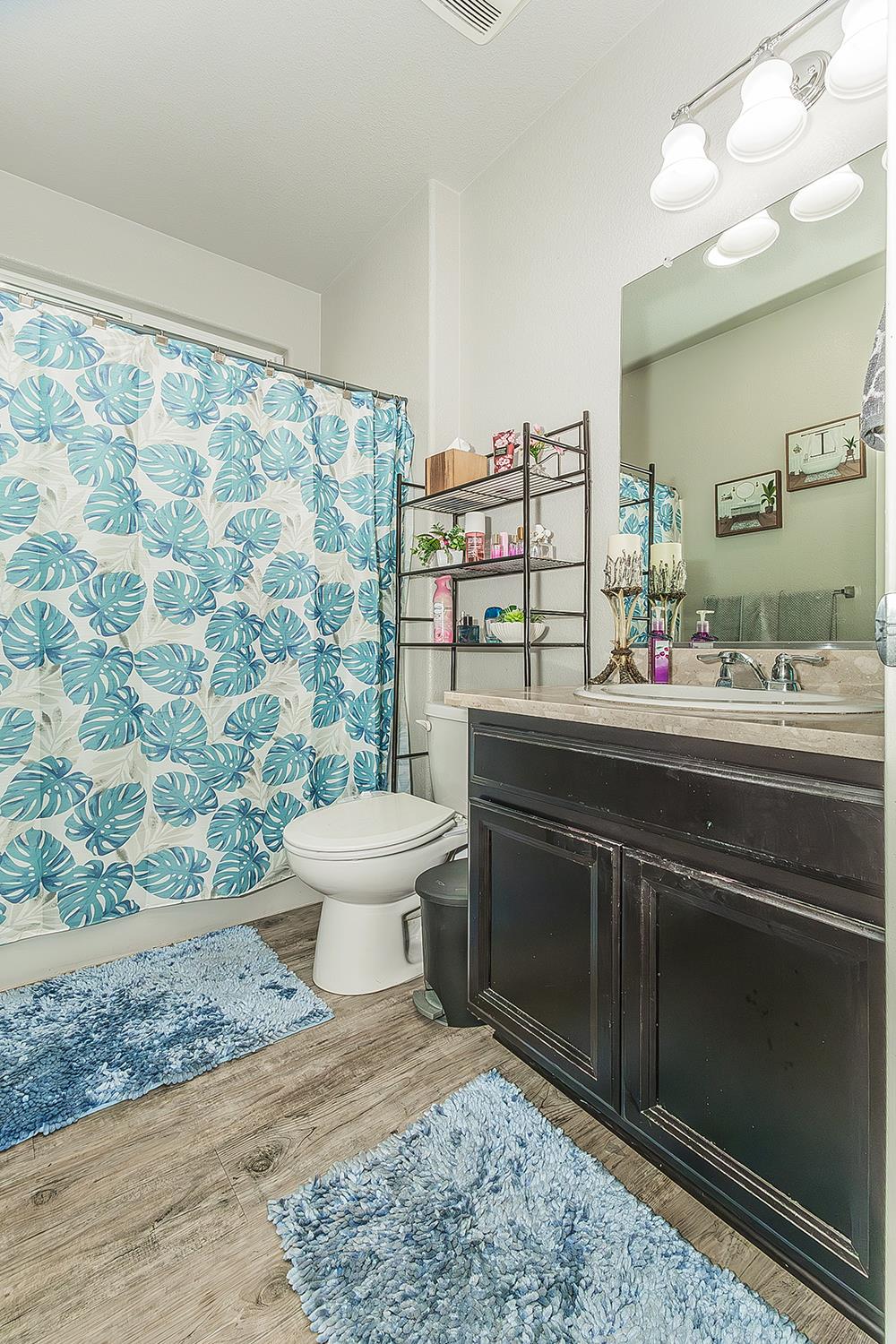 1142 S Pearwood Ave, Fresno, CA 93727