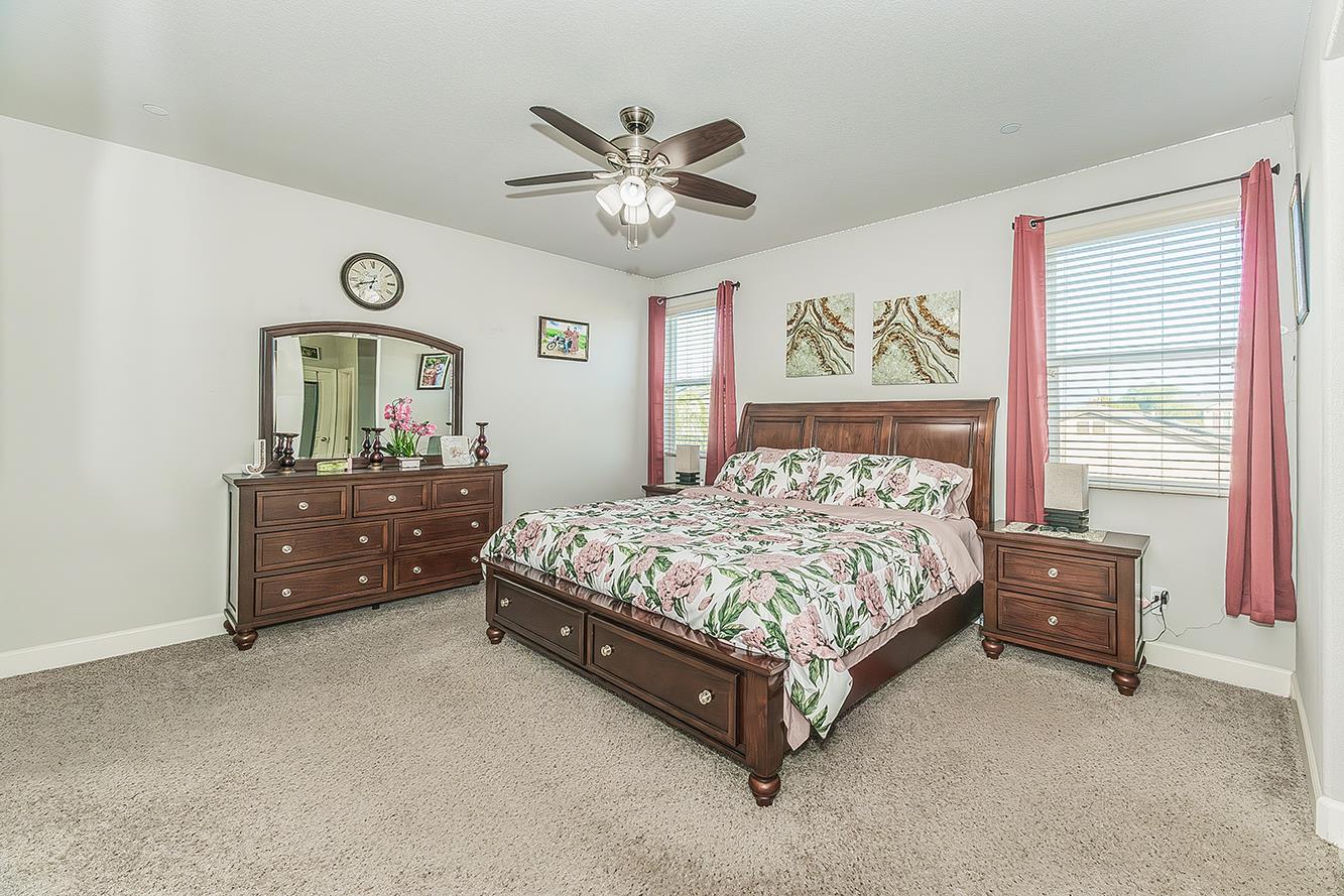 1142 S Pearwood Ave, Fresno, CA 93727