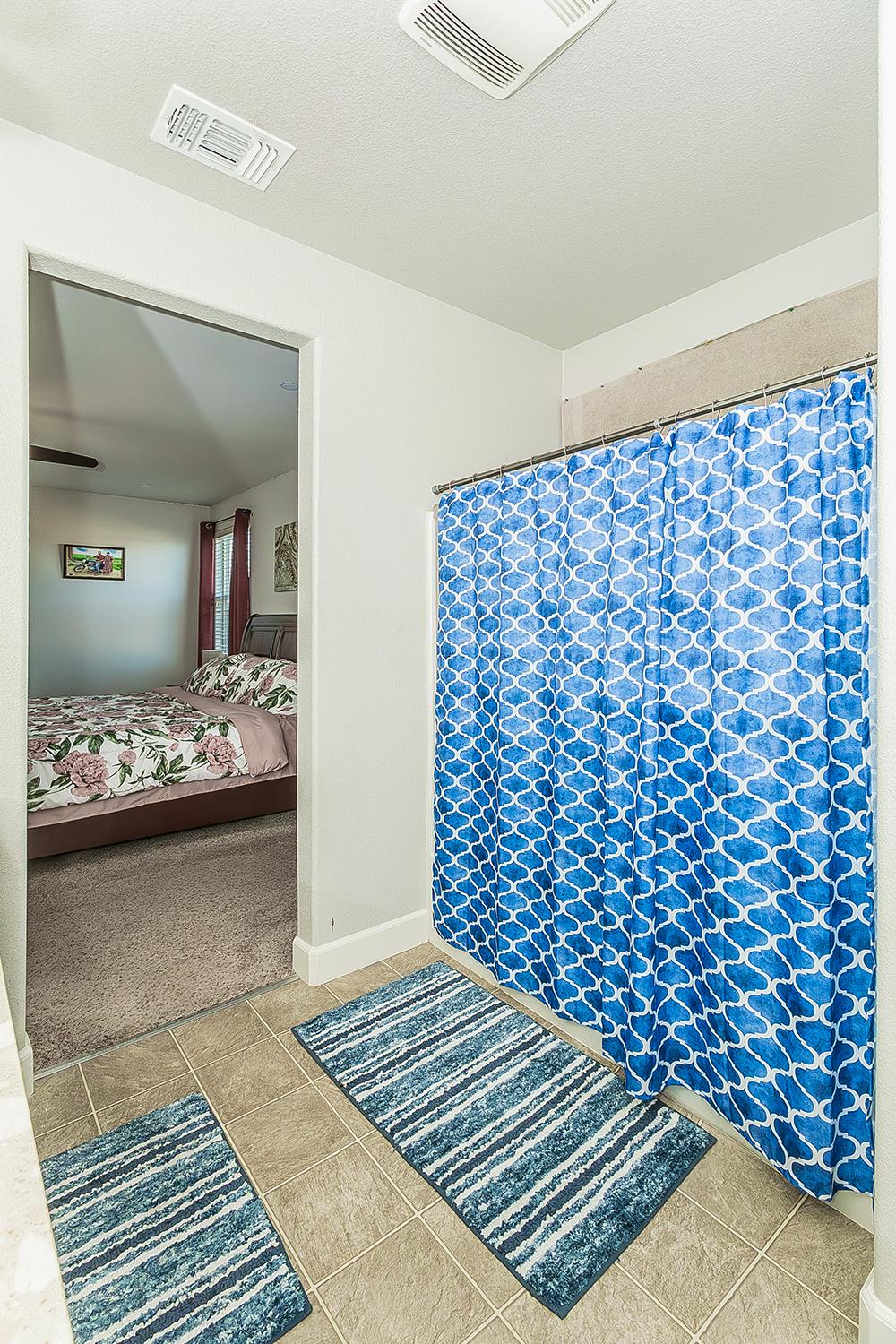 1142 S Pearwood Ave, Fresno, CA 93727