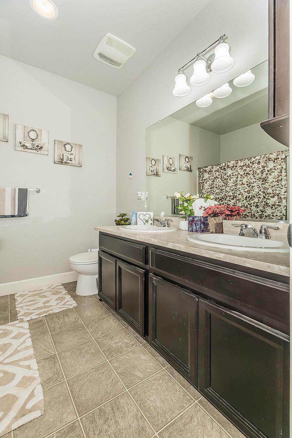 1142 S Pearwood Ave, Fresno, CA 93727