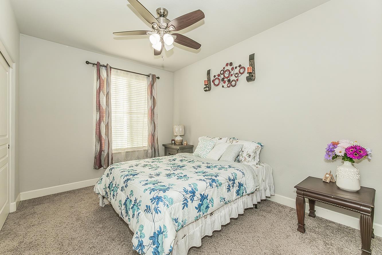 1142 S Pearwood Ave, Fresno, CA 93727