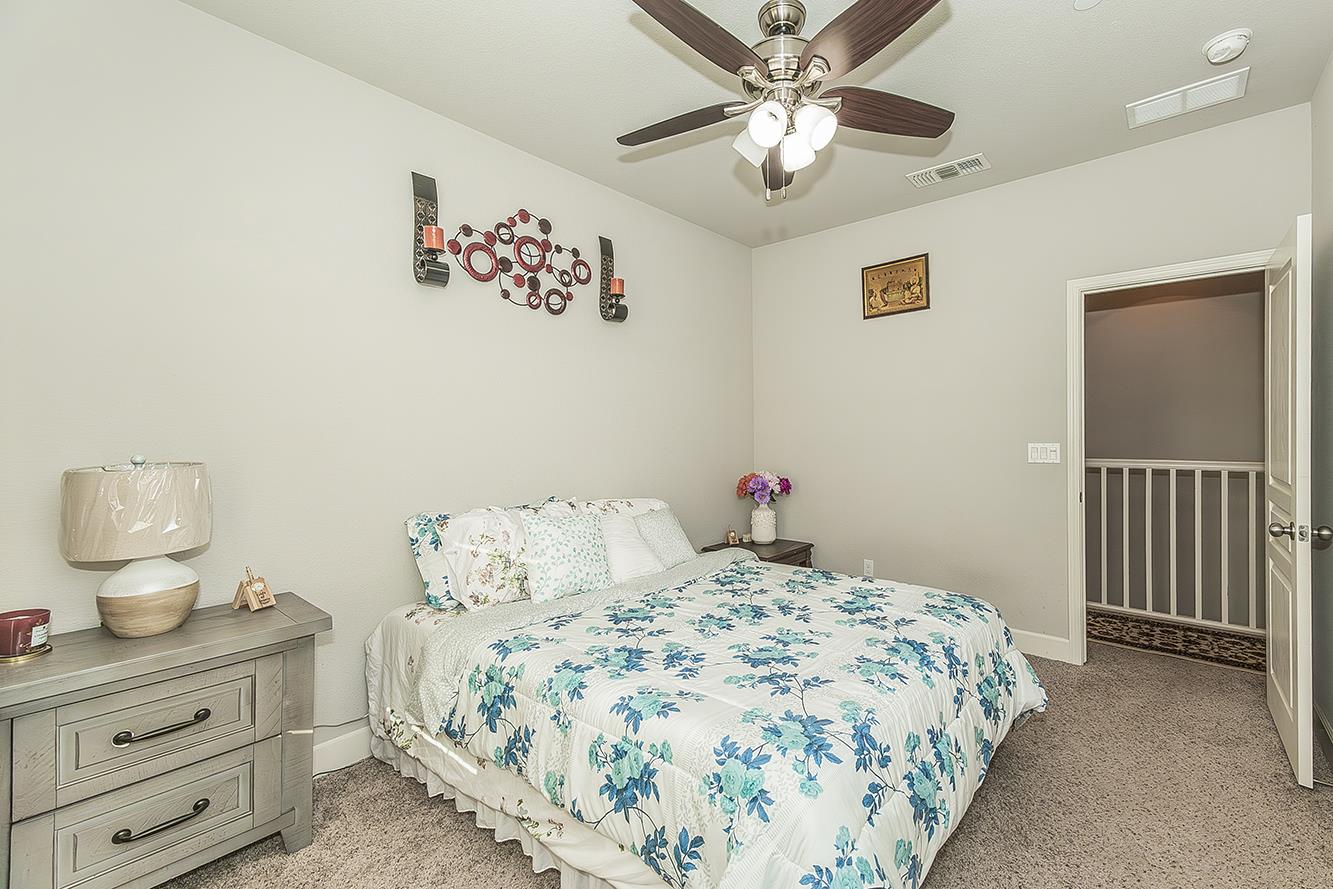 1142 S Pearwood Ave, Fresno, CA 93727