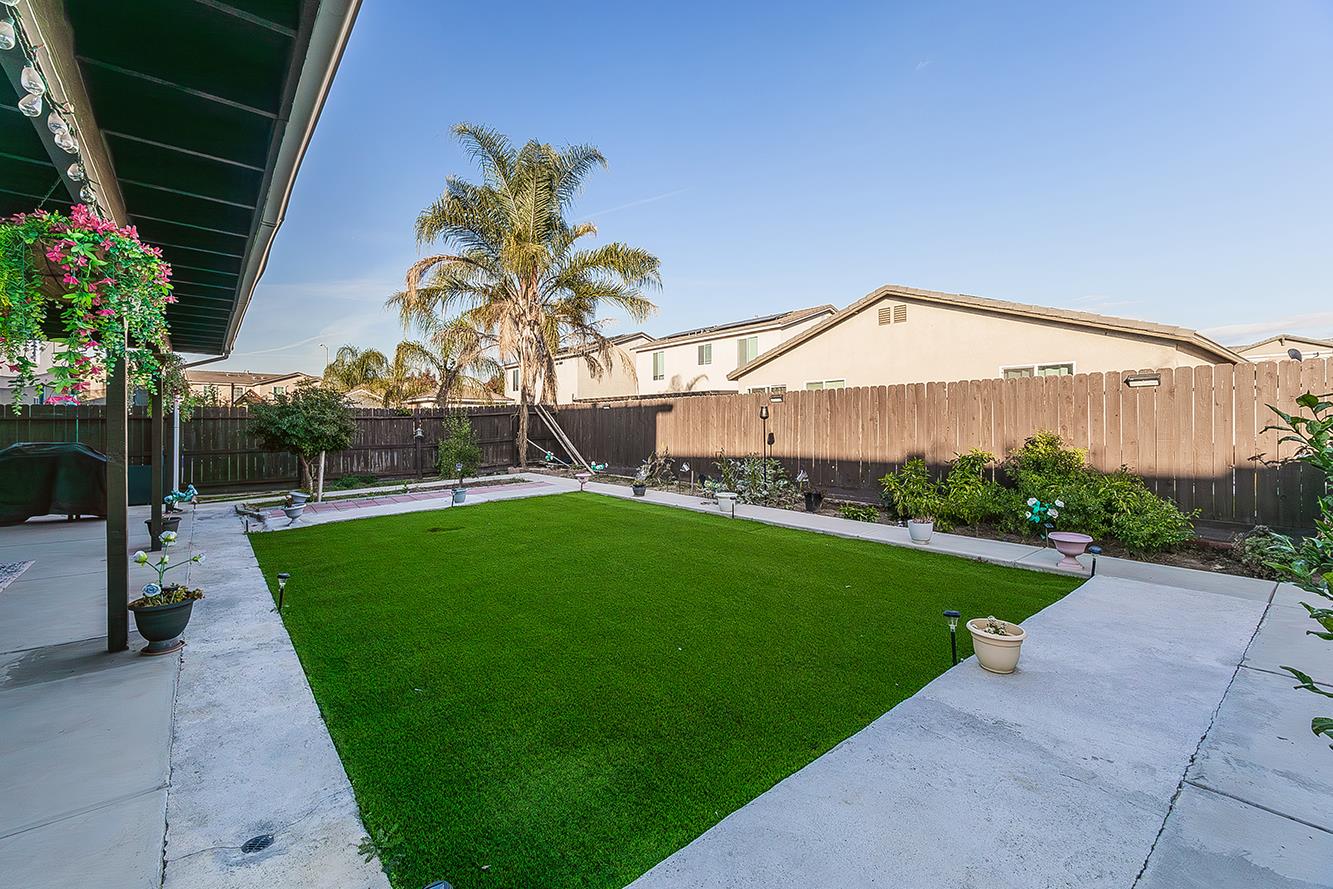 1142 S Pearwood Ave, Fresno, CA 93727