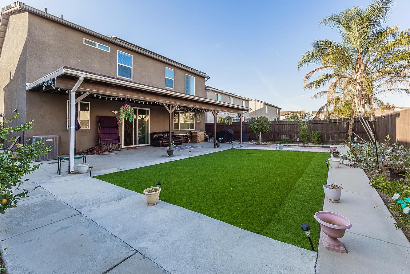 1142 S Pearwood Ave, Fresno, CA 93727