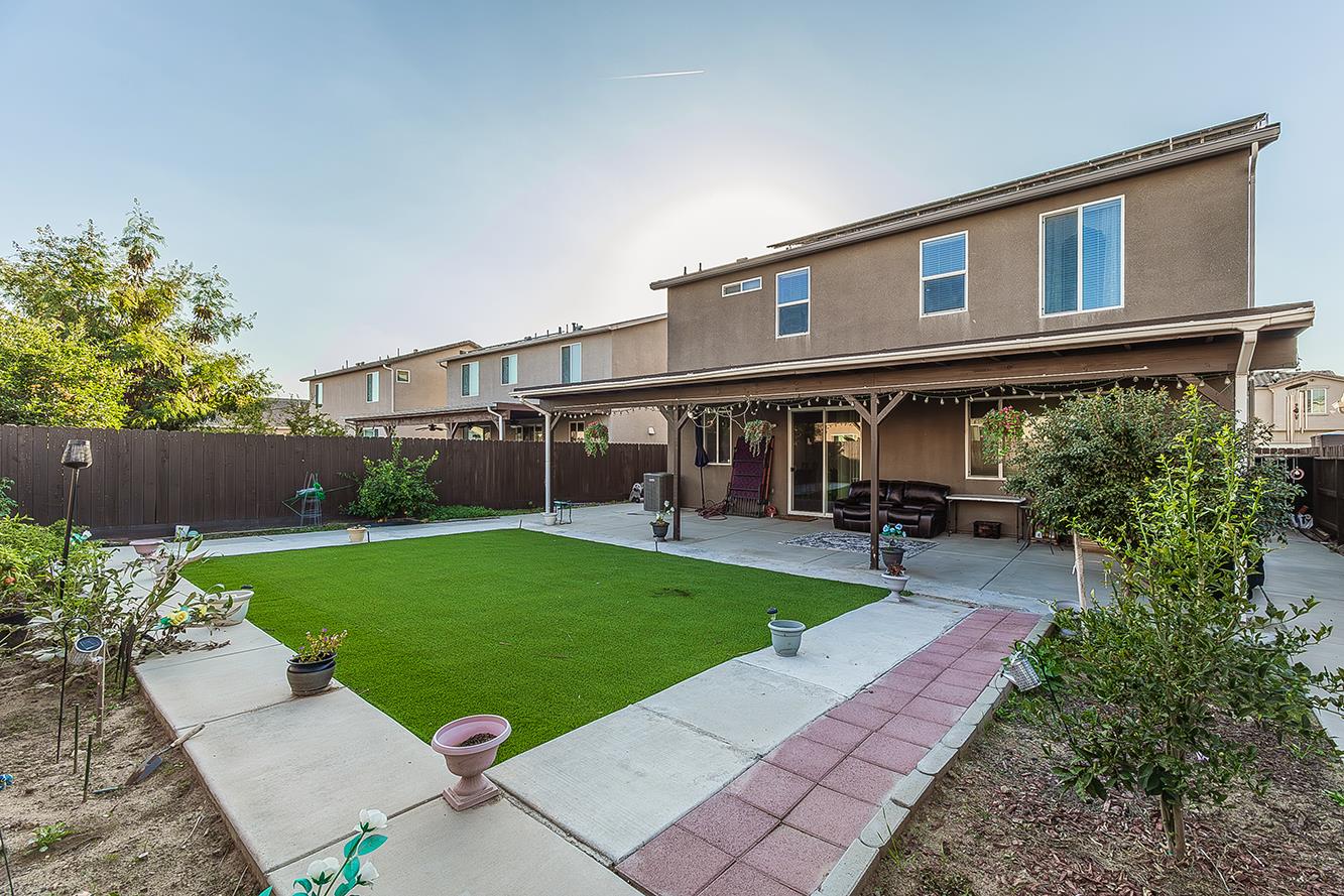 1142 S Pearwood Ave, Fresno, CA 93727