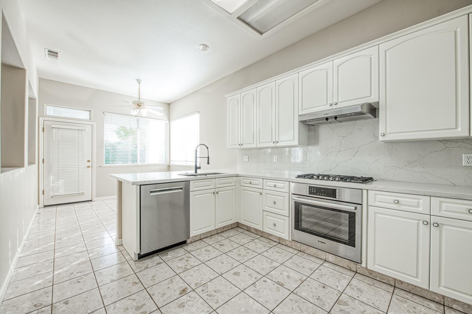 2140 W Rue St Michel, Fresno, CA 93711