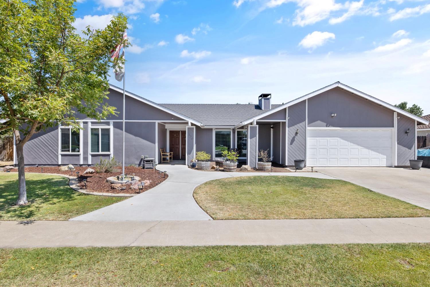 450 E Birch Ave, Hanford, CA 93230