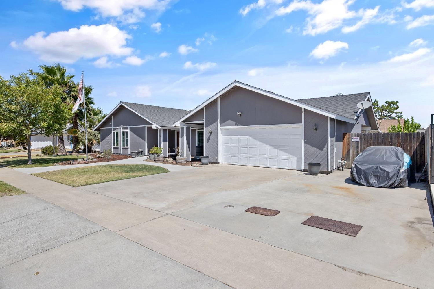 450 E Birch Ave, Hanford, CA 93230