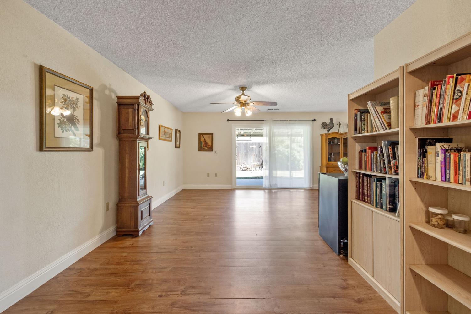 450 E Birch Ave, Hanford, CA 93230