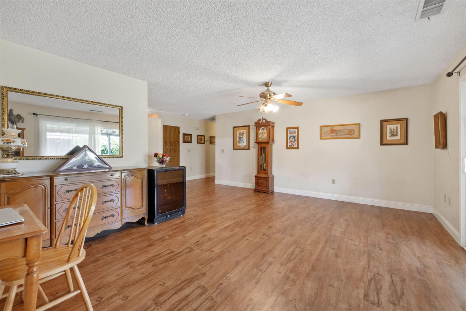 450 E Birch Ave, Hanford, CA 93230