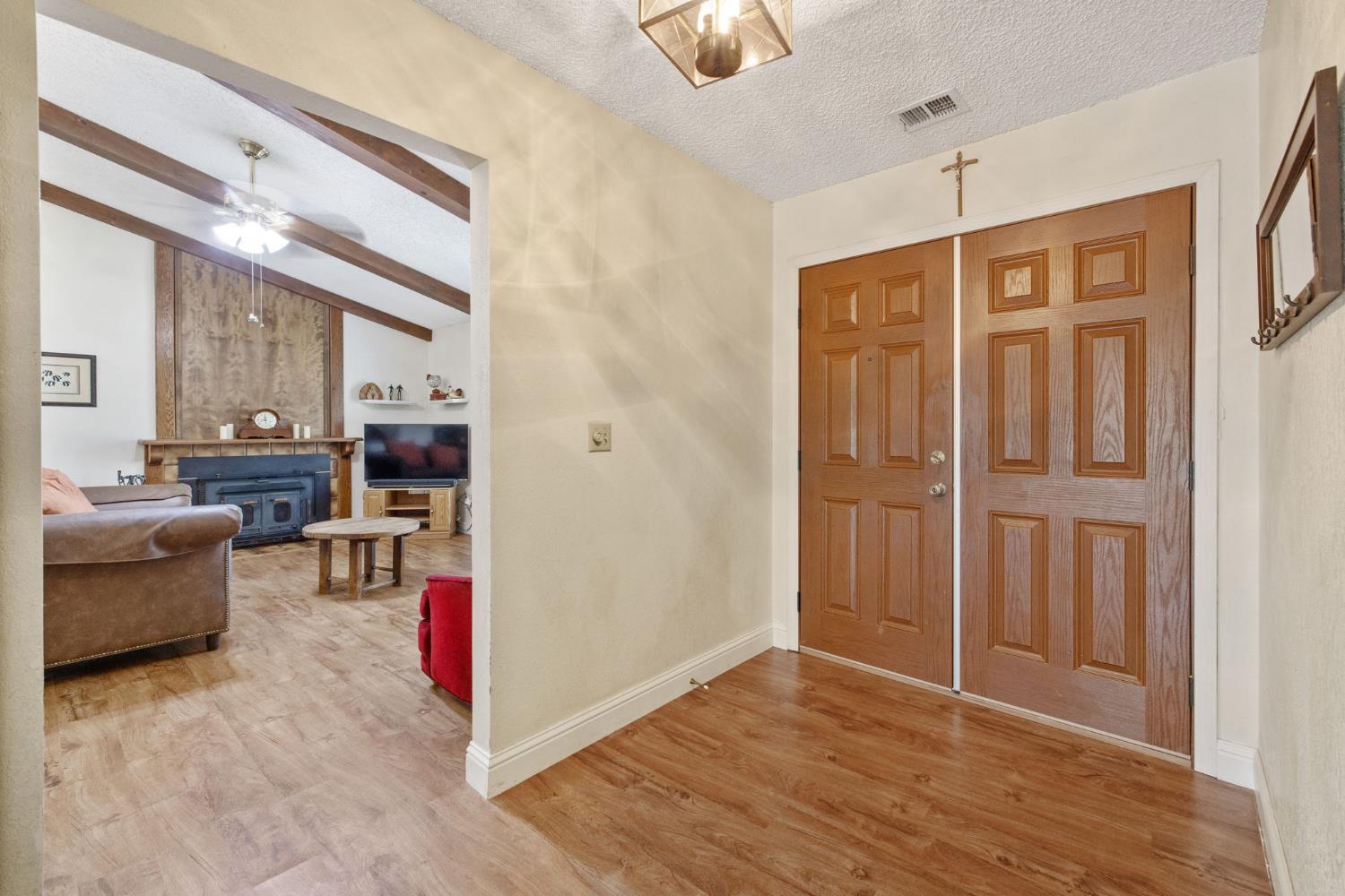 450 E Birch Ave, Hanford, CA 93230