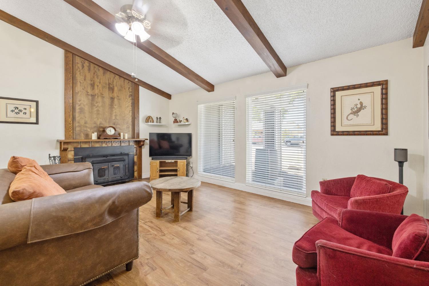 450 E Birch Ave, Hanford, CA 93230