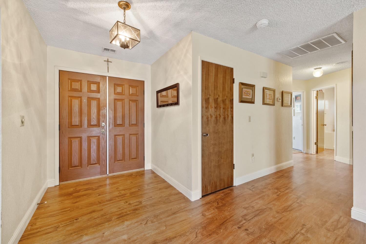 450 E Birch Ave, Hanford, CA 93230