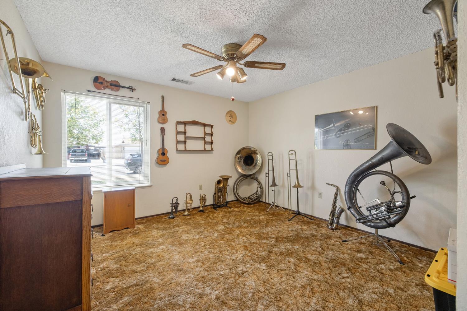 450 E Birch Ave, Hanford, CA 93230