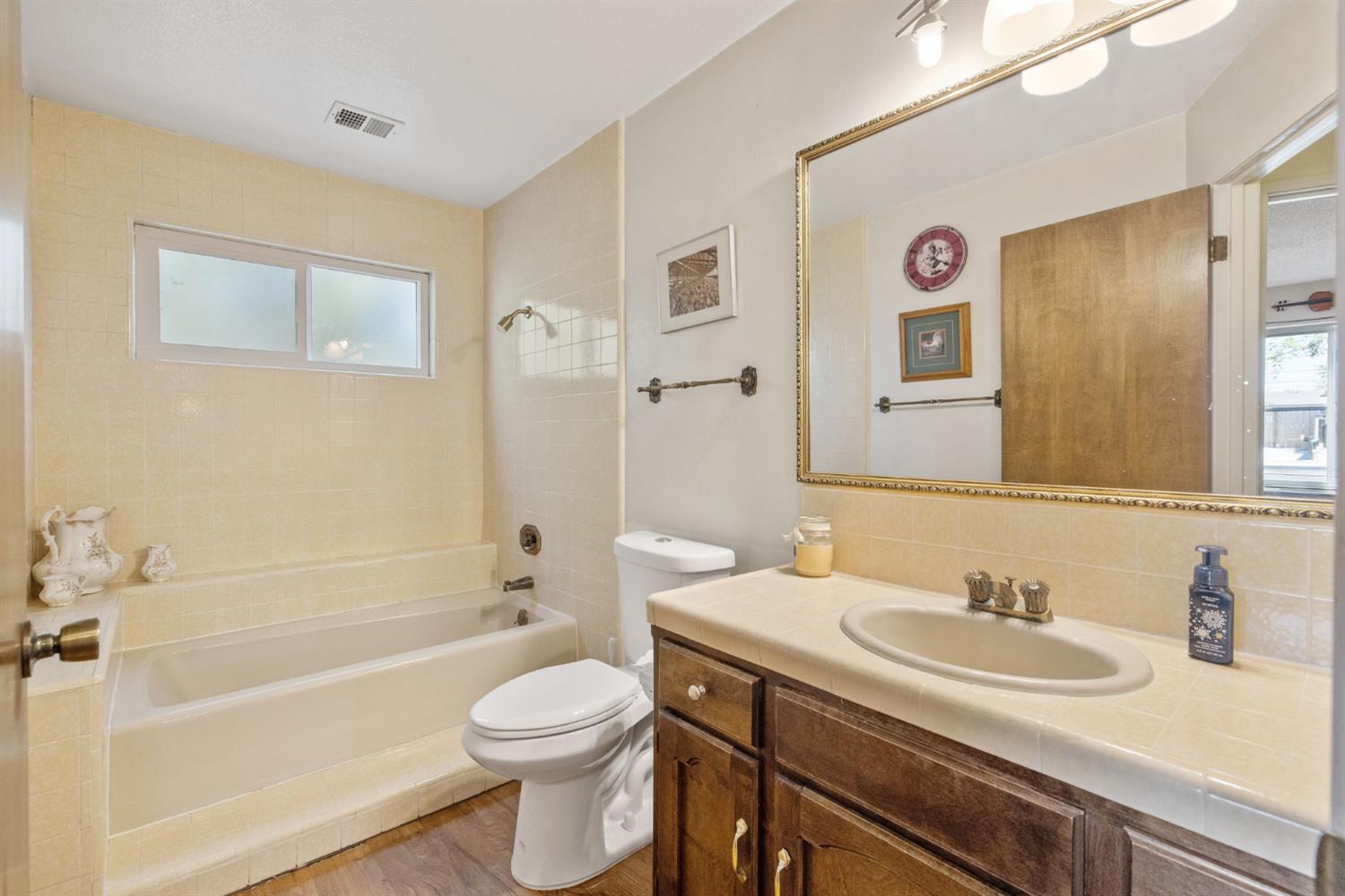 450 E Birch Ave, Hanford, CA 93230