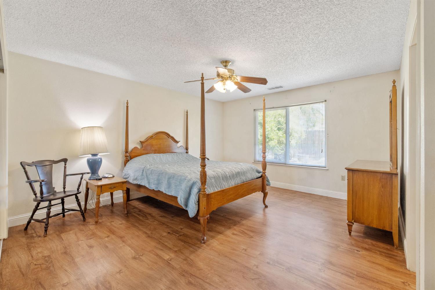 450 E Birch Ave, Hanford, CA 93230