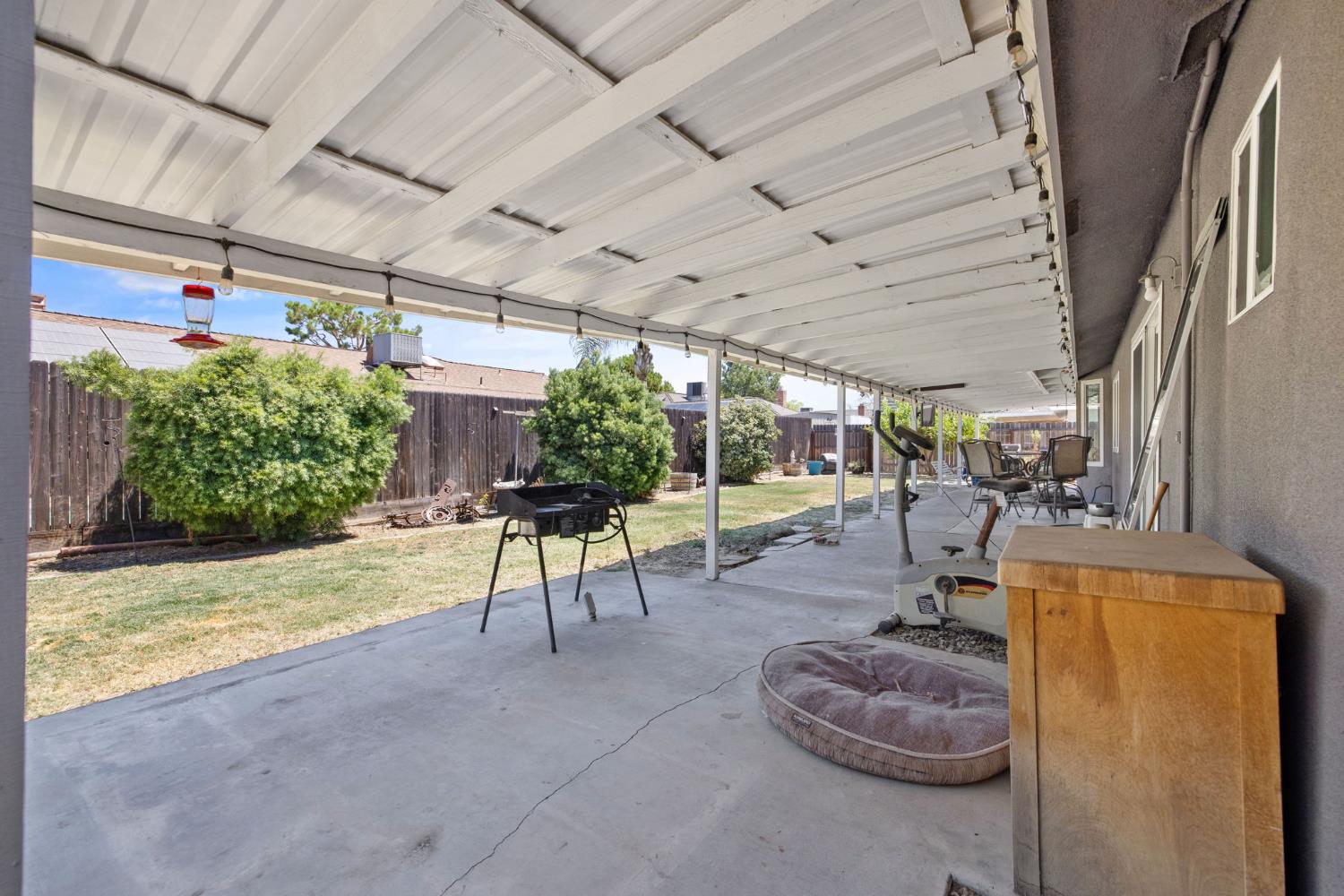 450 E Birch Ave, Hanford, CA 93230
