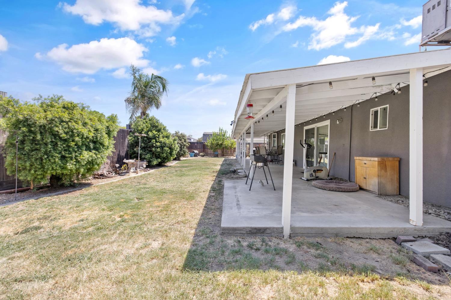 450 E Birch Ave, Hanford, CA 93230