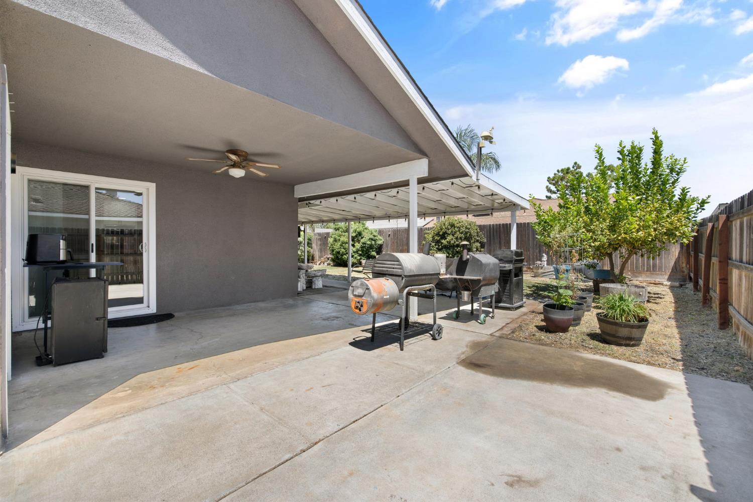 450 E Birch Ave, Hanford, CA 93230