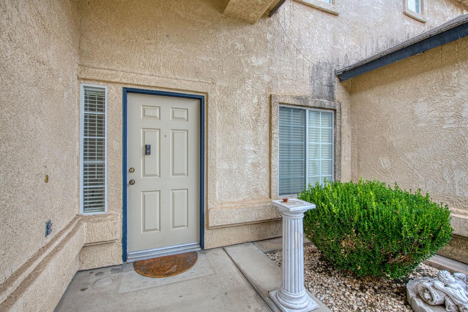 1002 Sequoia Ct, Fowler, CA 93625