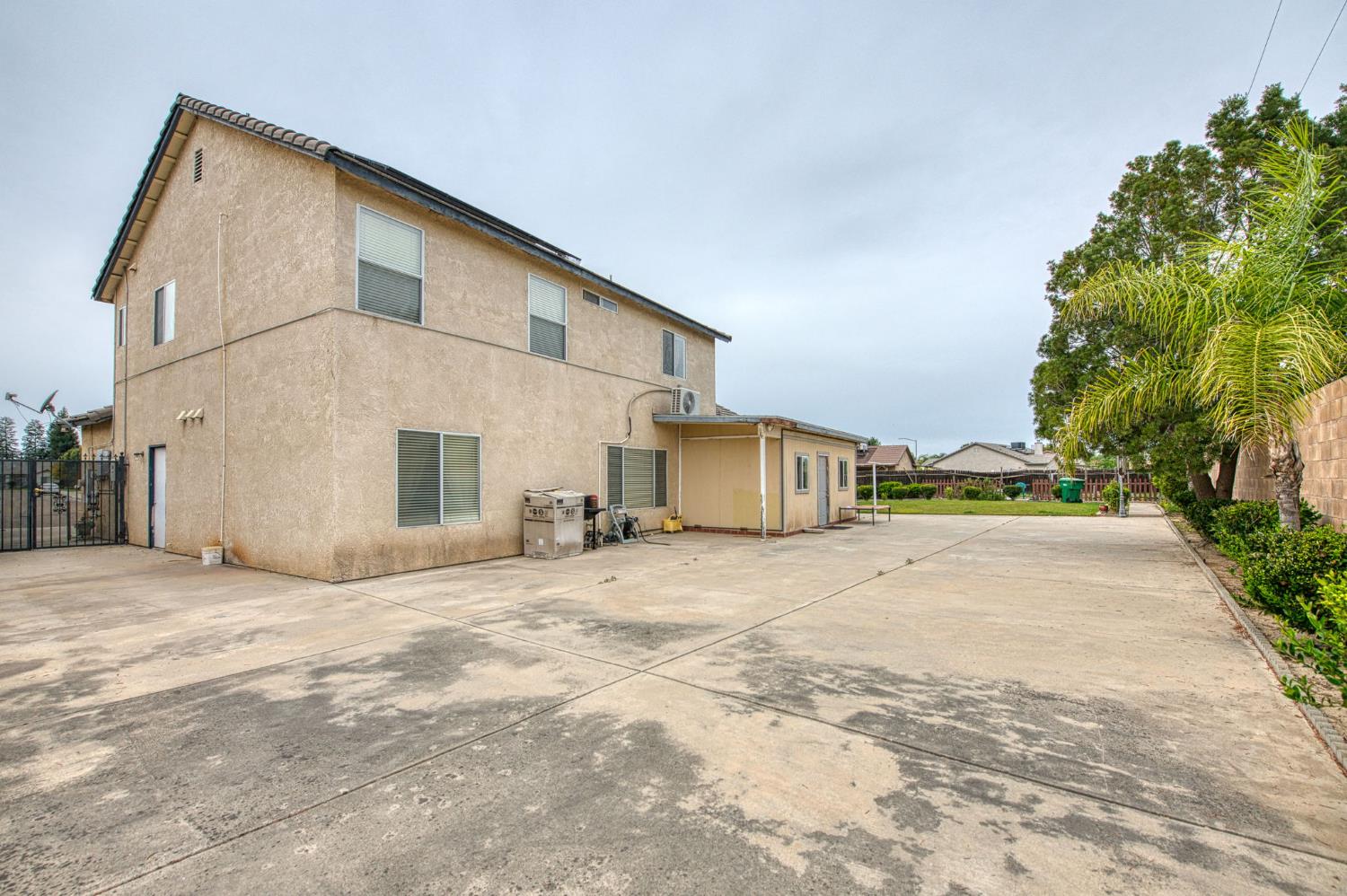 1002 Sequoia Ct, Fowler, CA 93625