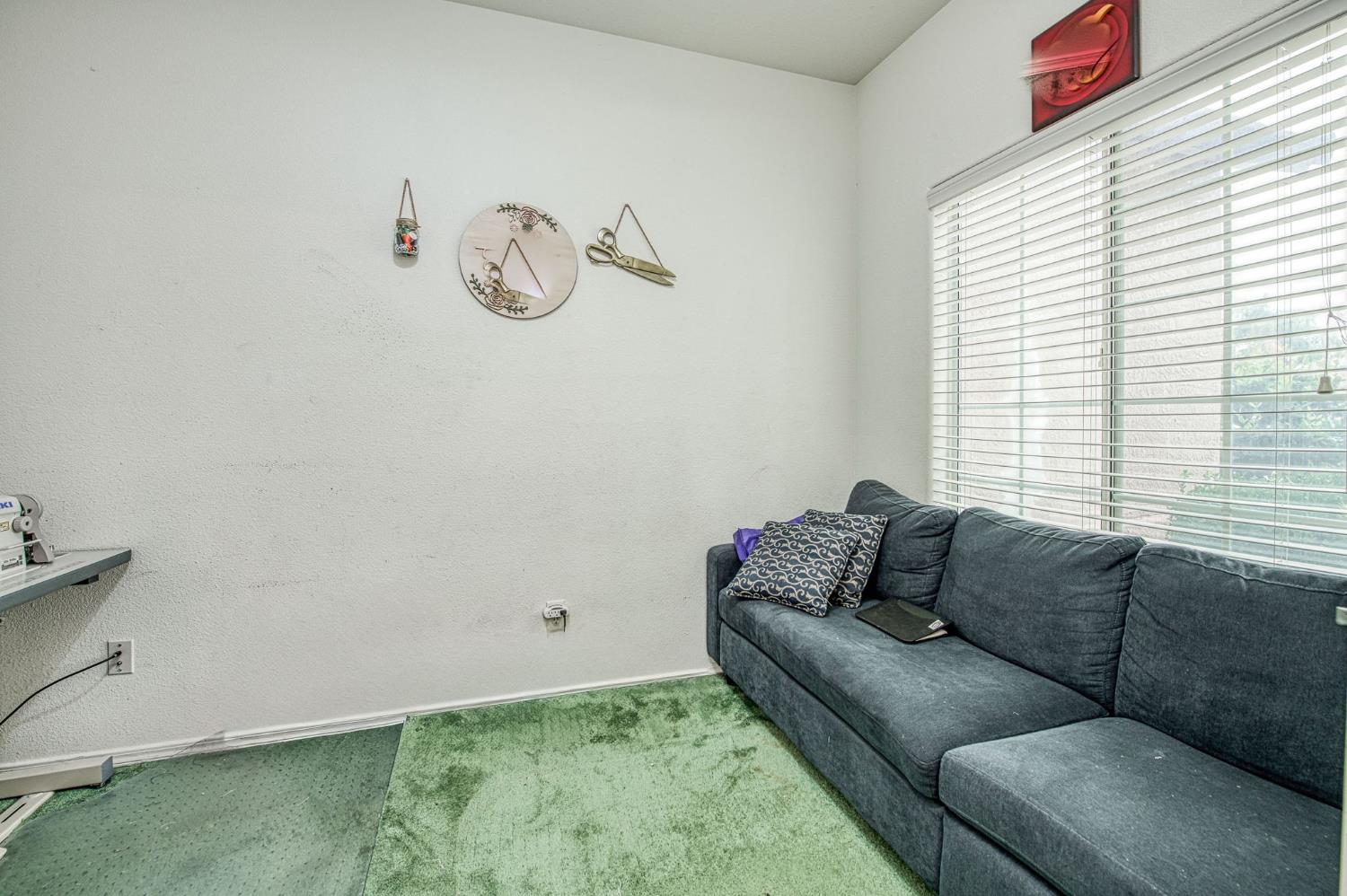 1002 Sequoia Ct, Fowler, CA 93625