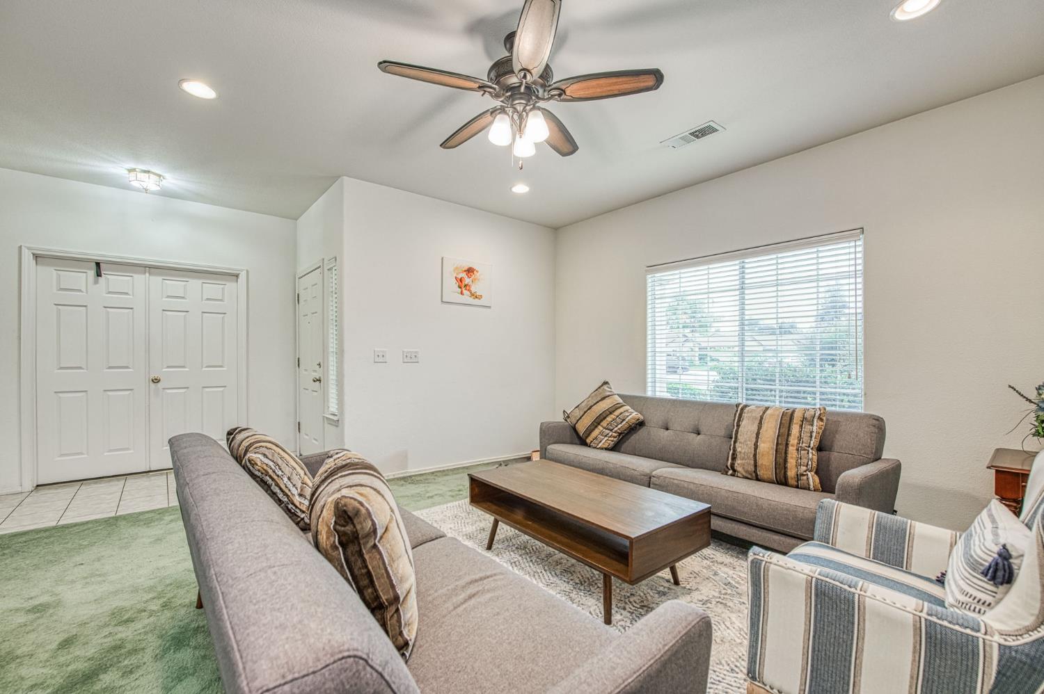 1002 Sequoia Ct, Fowler, CA 93625