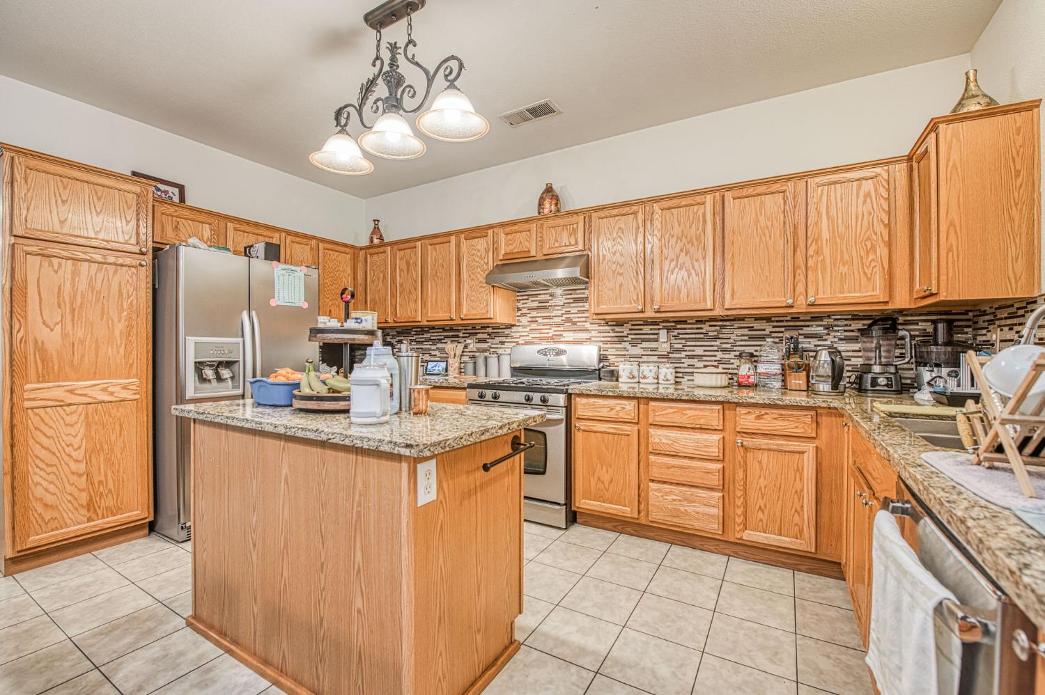 1002 Sequoia Ct, Fowler, CA 93625