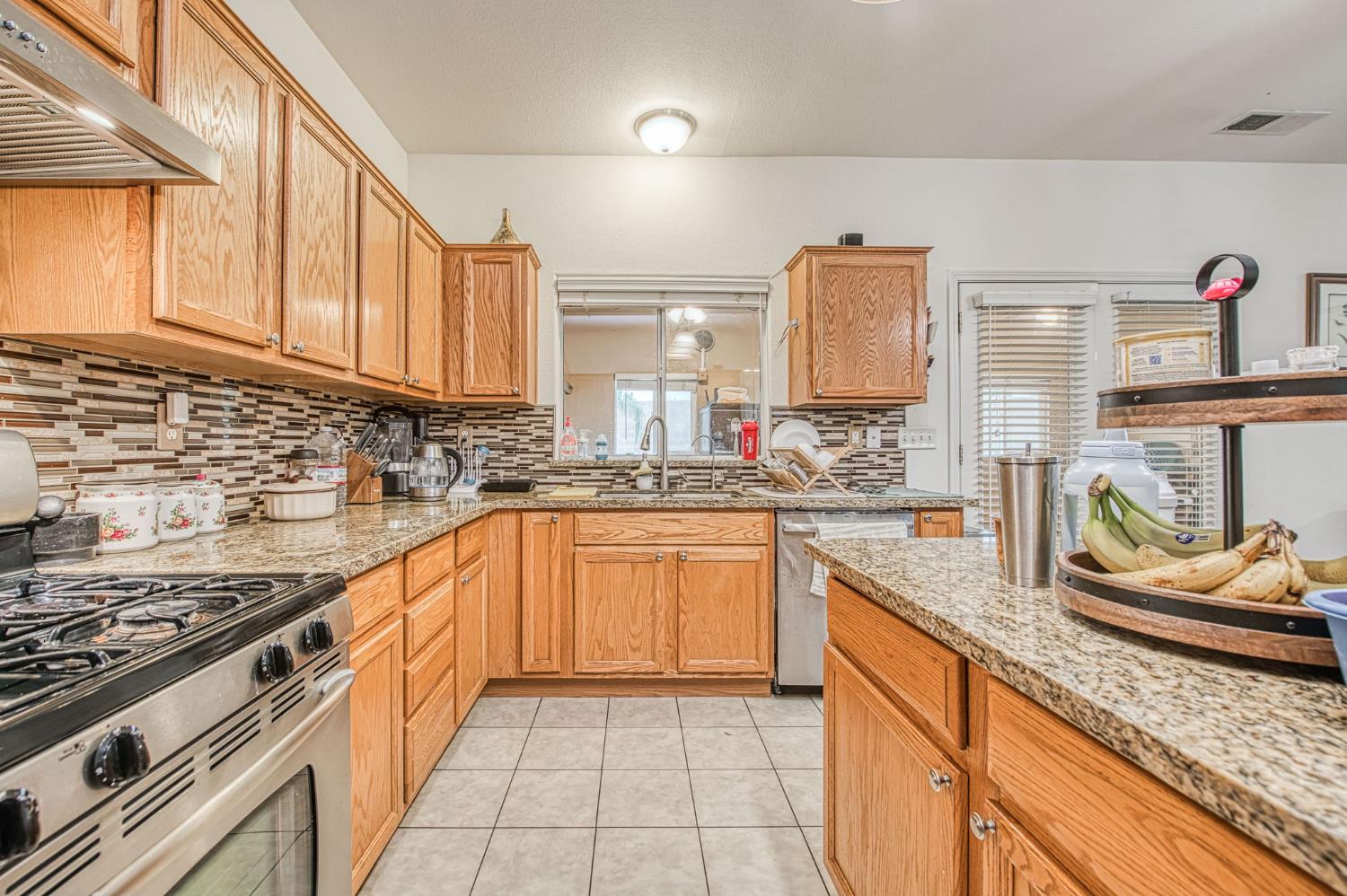 1002 Sequoia Ct, Fowler, CA 93625