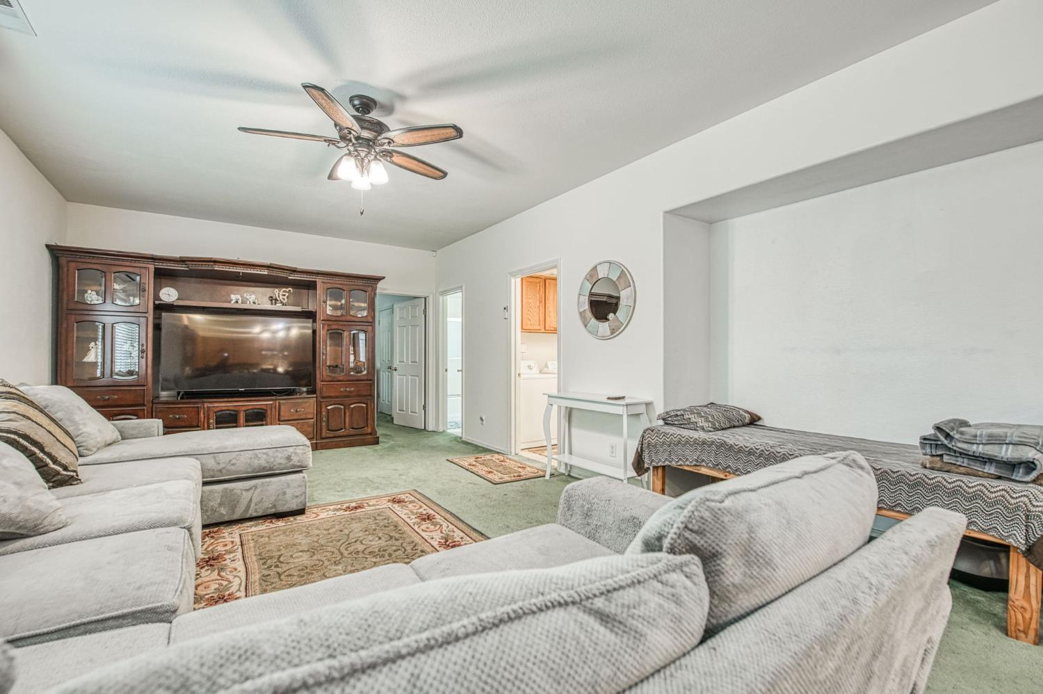 1002 Sequoia Ct, Fowler, CA 93625