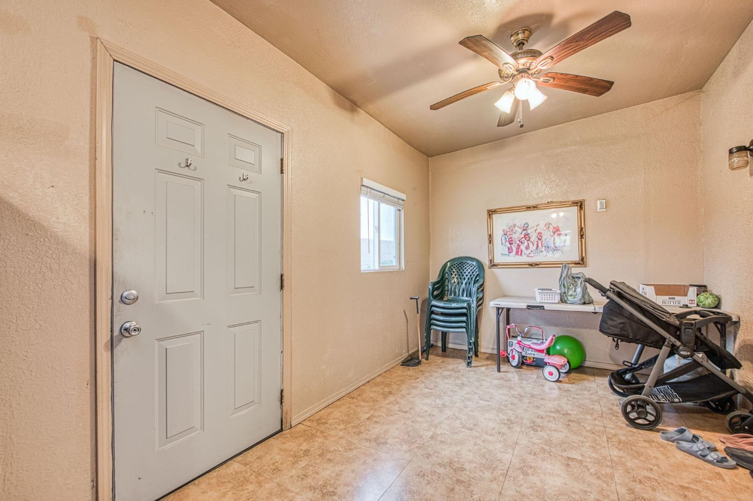 1002 Sequoia Ct, Fowler, CA 93625