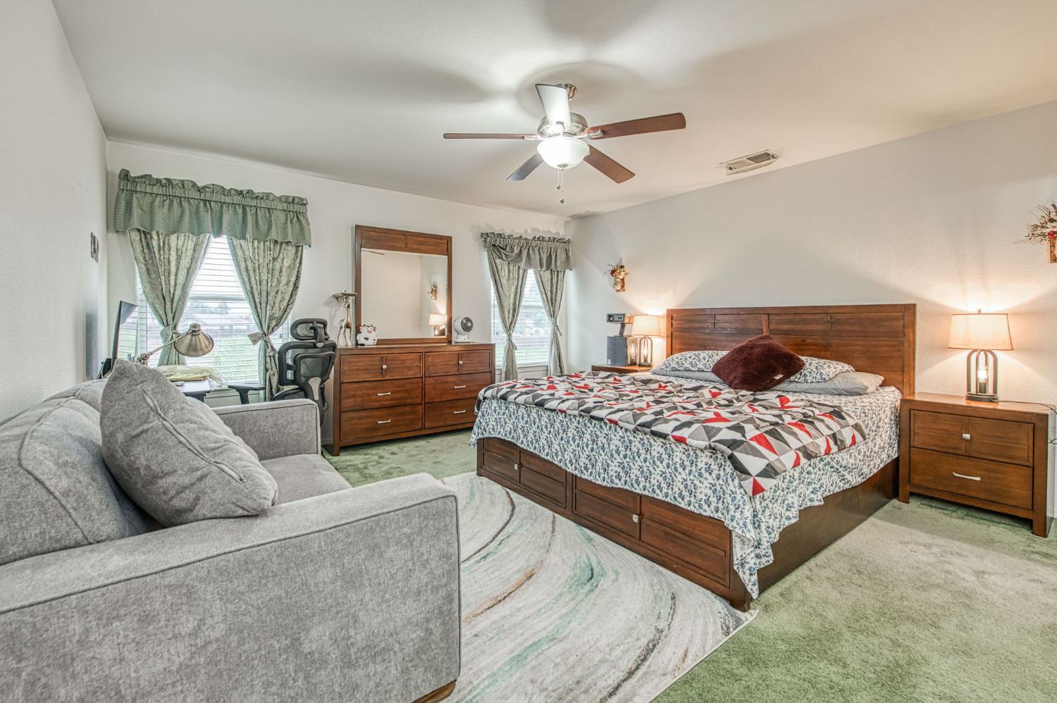 1002 Sequoia Ct, Fowler, CA 93625