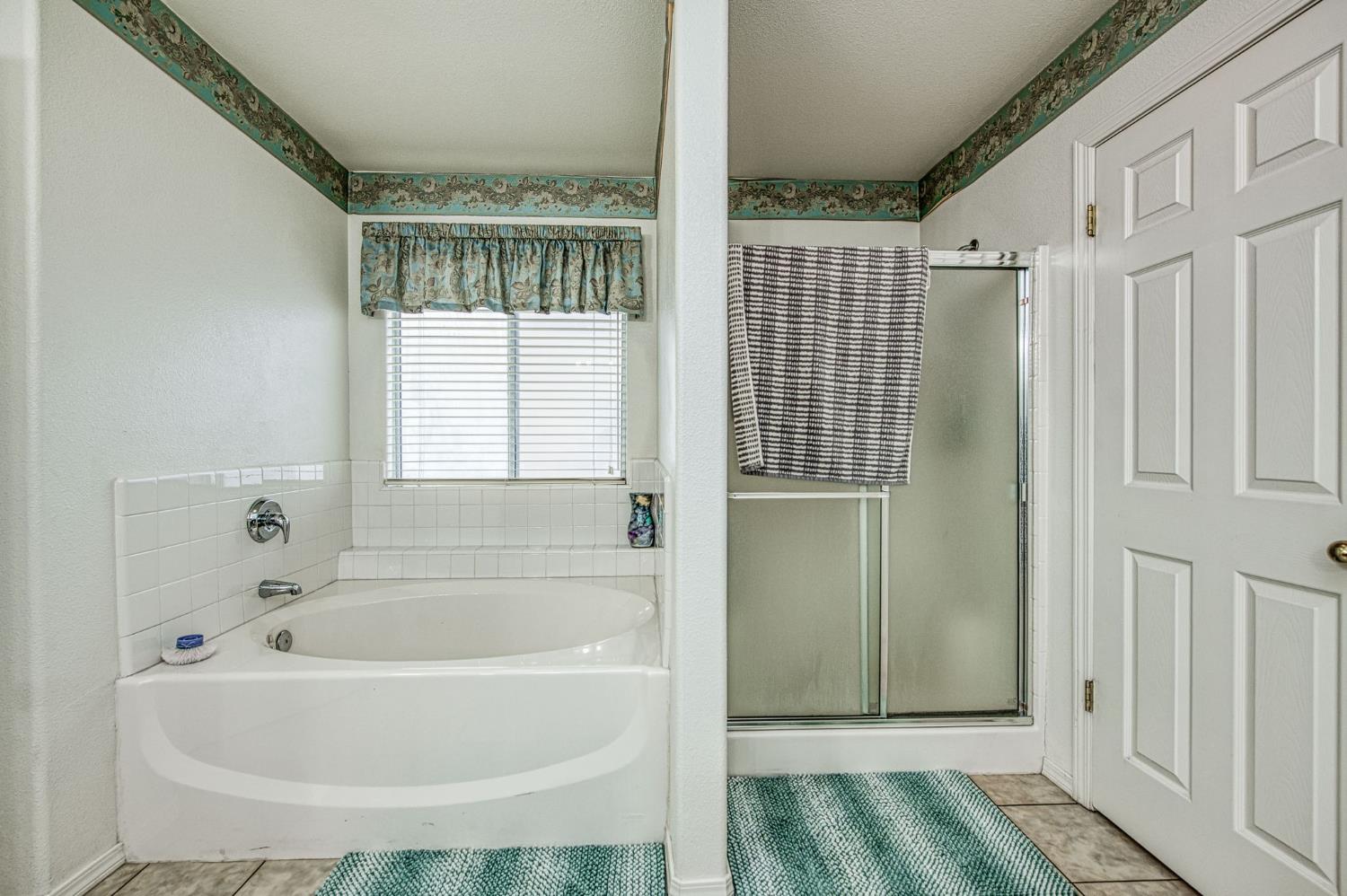 1002 Sequoia Ct, Fowler, CA 93625