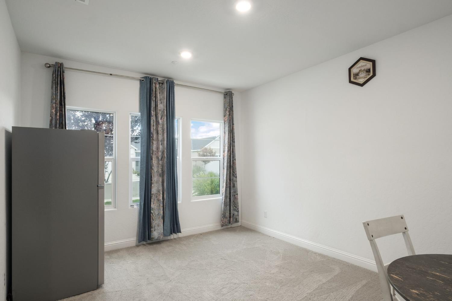 5823 E Pitt Ave, Fresno, CA 93727