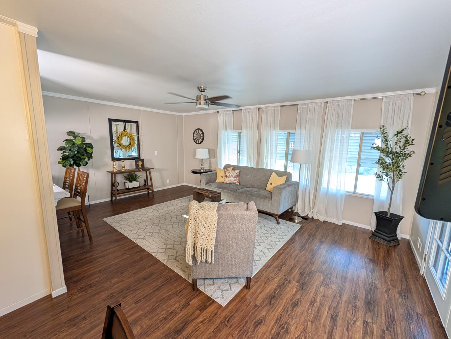 1001 Sylmar Ave #239, Clovis, CA 93612