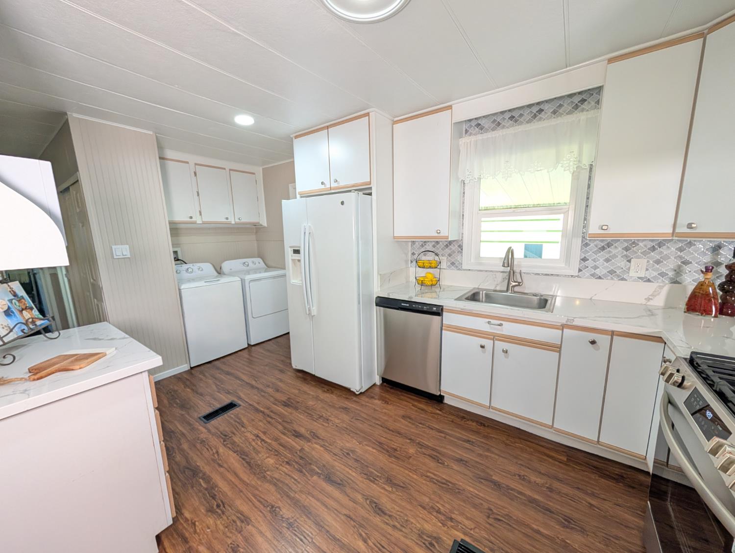 1001 Sylmar Ave #239, Clovis, CA 93612