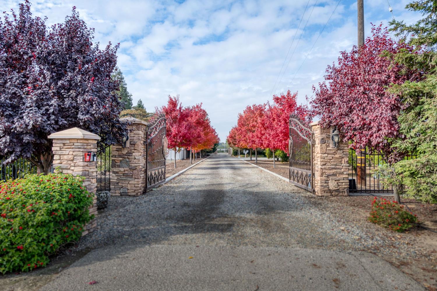 1565 S Indianola Ave, Sanger, CA 93657