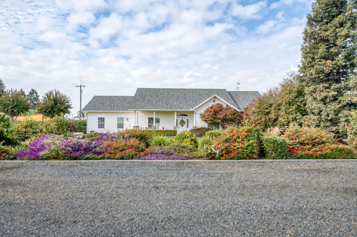 1565 S Indianola Ave, Sanger, CA 93657