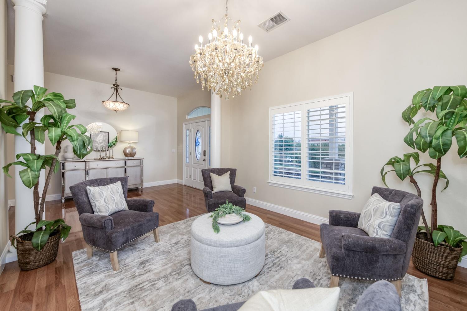 1565 S Indianola Ave, Sanger, CA 93657