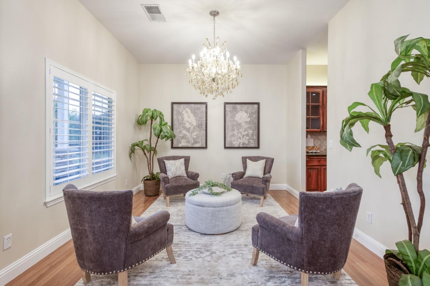 1565 S Indianola Ave, Sanger, CA 93657