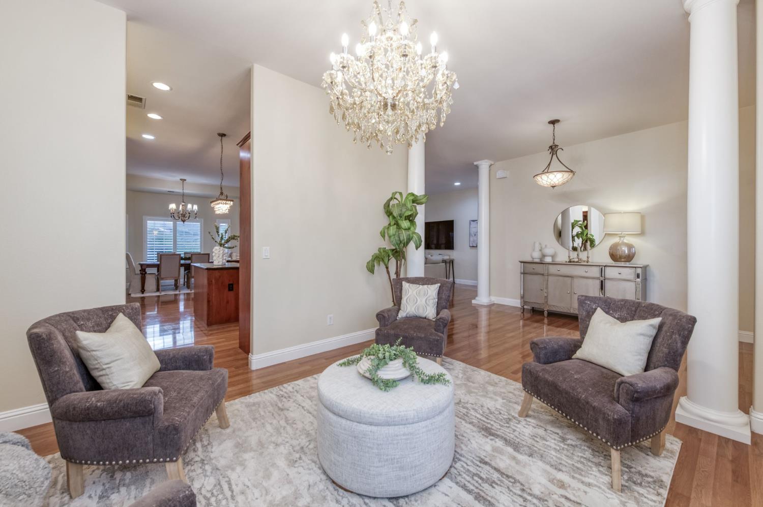 1565 S Indianola Ave, Sanger, CA 93657