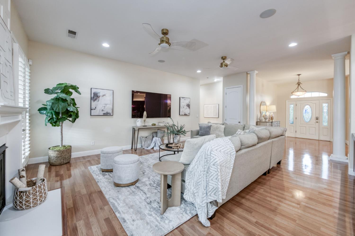 1565 S Indianola Ave, Sanger, CA 93657